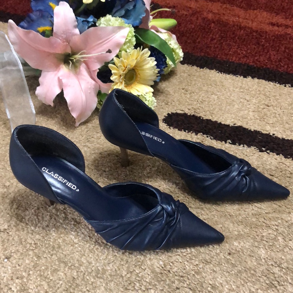 Classified navy heels